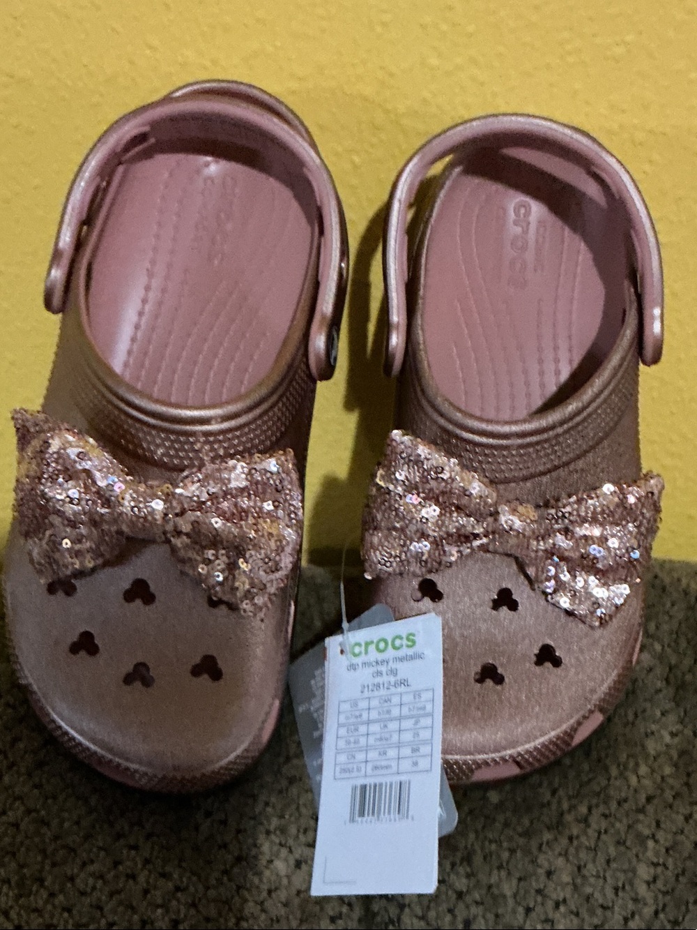 CROCS Women’s 9 men’s 7 Rose Gold Sequin Bow Clog nwt bow Mickey Mouse fashion